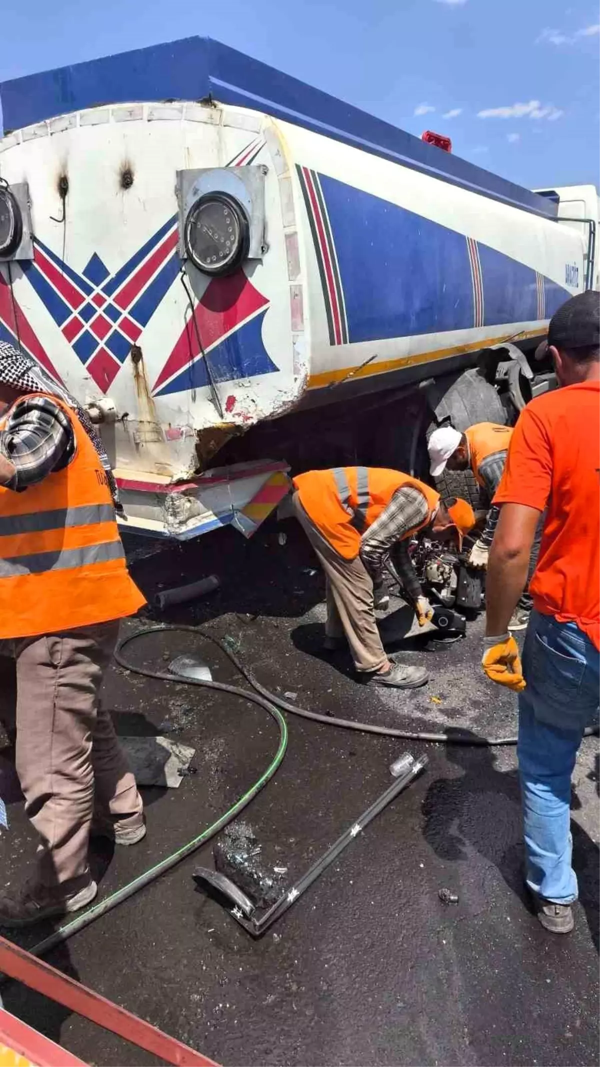 Şanlıurfa'da Otomobil Sulama Tankerine Çarptı: 1 Ölü