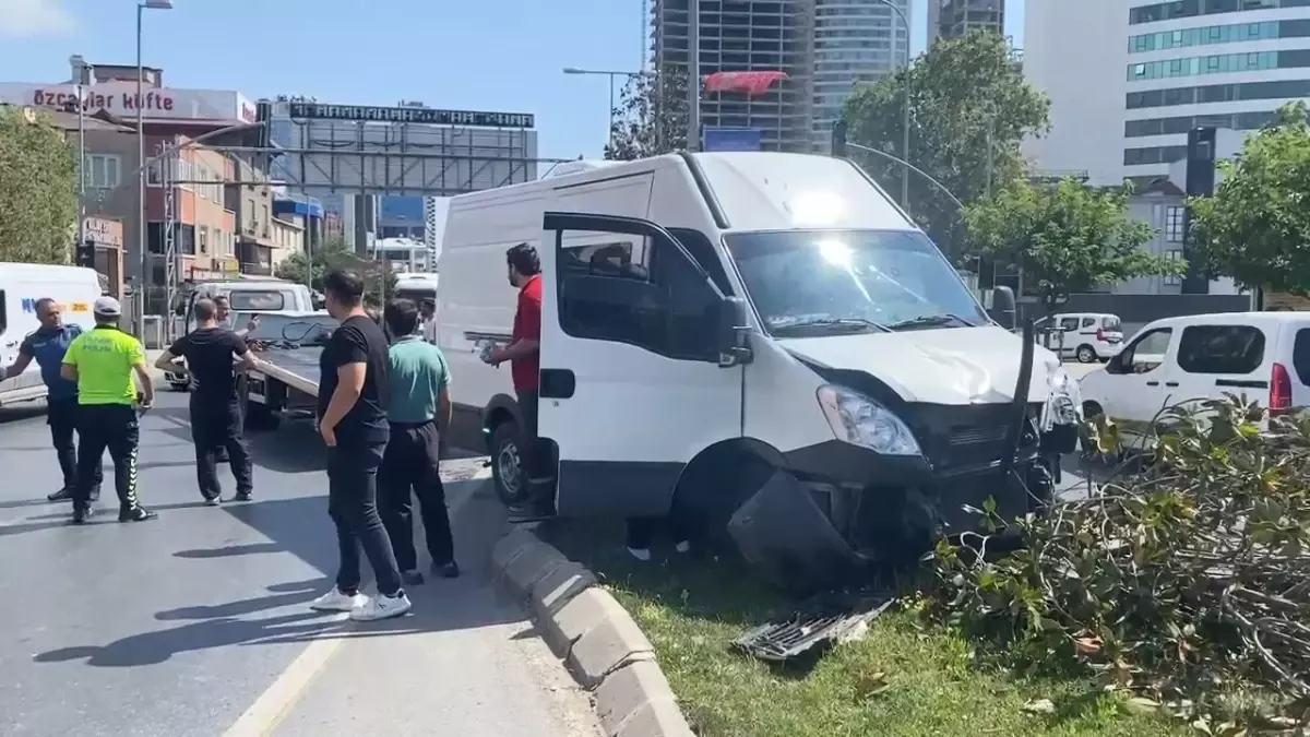 Ümraniye'de Panelvanın Çarptığı Kadın Ağır Yaralandı