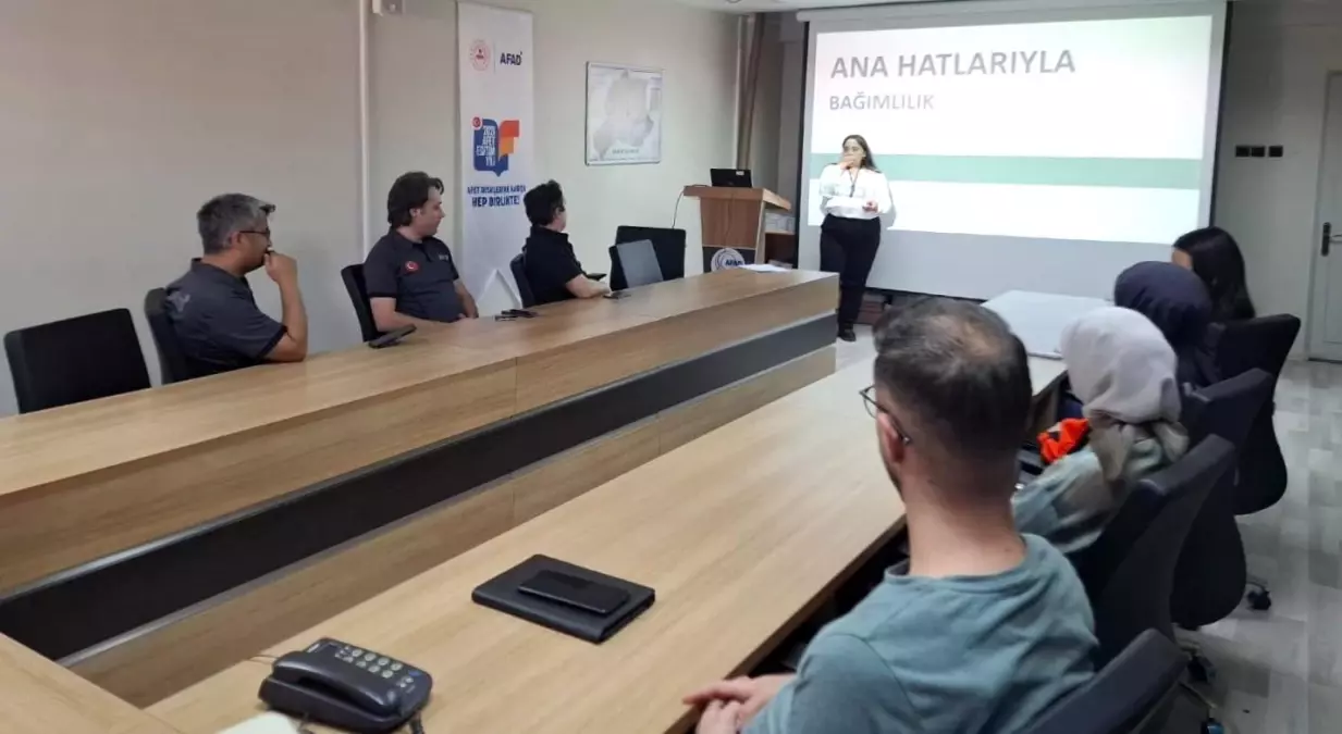 Yeşilay'dan AFAD Personeline Bağımlılıkla Mücadele Eğitimi