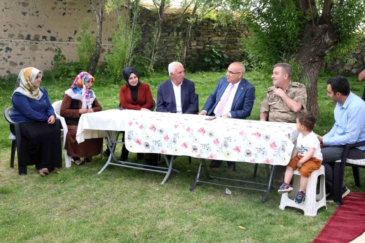 Ağrı Valisi Koç, Şehit Ailelerini Ziyaret Etti