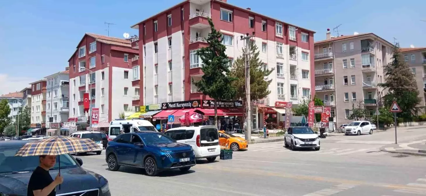 Ankara'da otomobil ve taksi çarpıştı, 1 yaralı