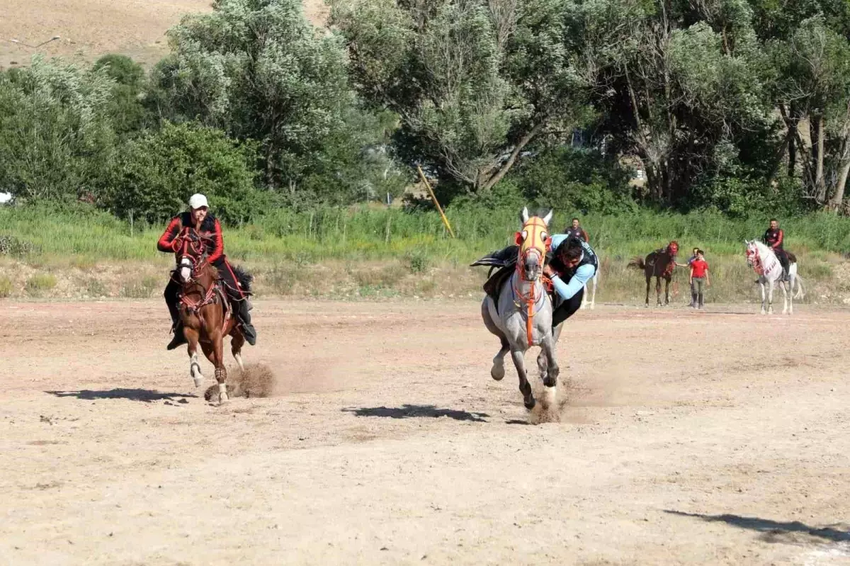 Bayburt'ta Dede Korkut Cirit Müsabakası Gerçekleştirildi