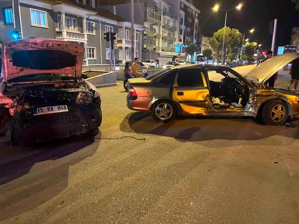 Bucak'ta Otomobil Kazası: 2 Yaralı
