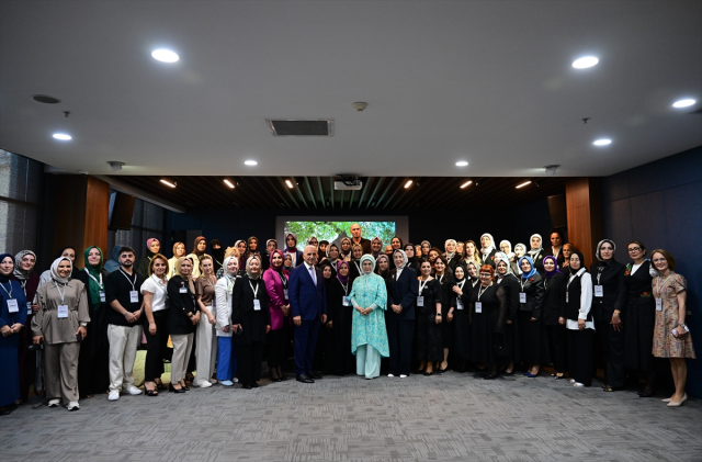 Emine Erdoğan attended the Environmental Festival and made terrariums with children