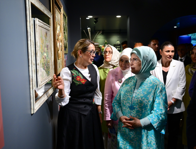 Emine Erdoğan attended the Environmental Festival, made terrariums with children