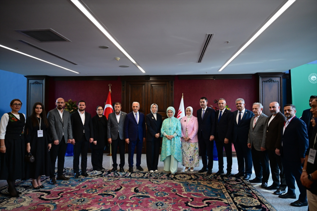 Emine Erdoğan attended the Environmental Festival and made terrariums with children