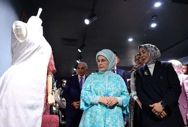 Emine Erdoğan attended the Environmental Festival and made terrariums with children