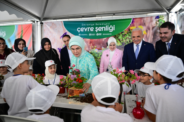 Emine Erdoğan attended the Environmental Festival, made terrariums with children