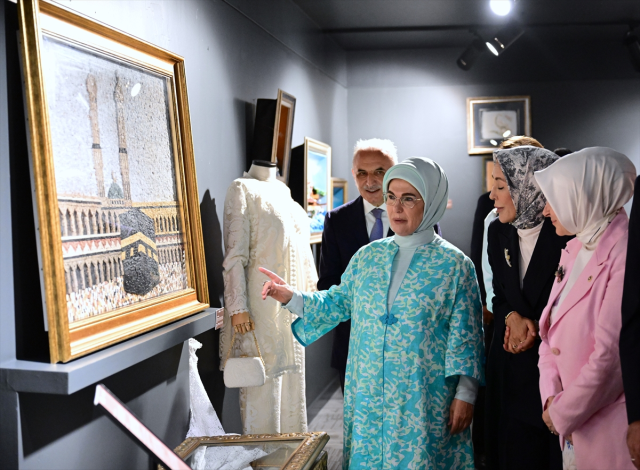 Emine Erdoğan attended the Environmental Festival, made terrariums with children