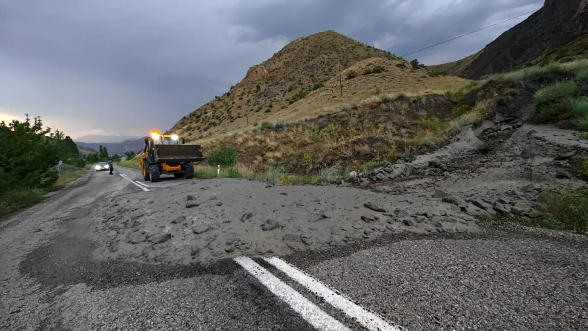 Erzurum-Narman Yolu Sel Nedeniyle Kapatıldı