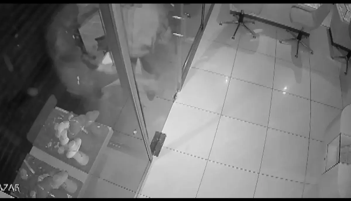 Fatih'te Kuyumcudan 600 Bin Dolar Değerinde Ziynet Eşyası Çalan Hırsızlar Yakalandı