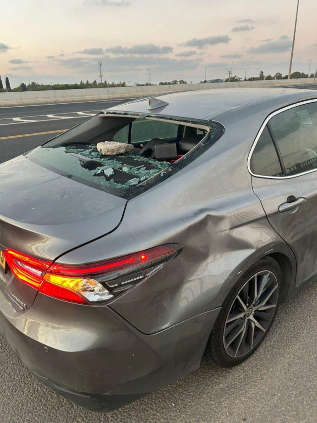 Israelis attacked the vehicle of Arab MP, chanting 'Death to Arabs'