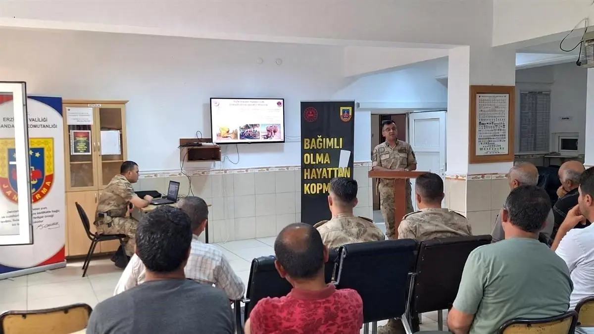 Erzincan Jandarma Ekiplerinden Köylere Bilgilendirme Faaliyeti