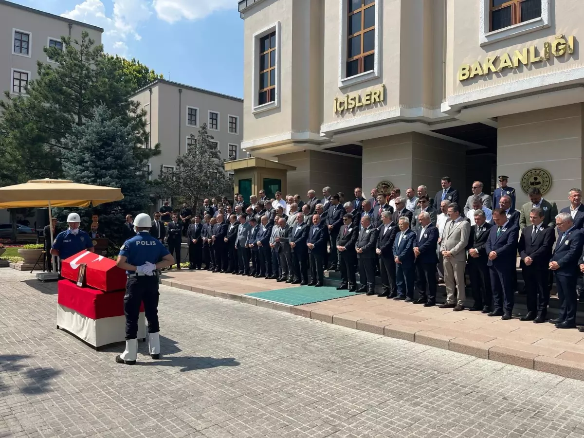 Sivas'ta Trafik Kazasında Hayatını Kaybeden Mülkiye Başmüfettişi Erol Karaömeroğlu İçin Tören Düzenlendi