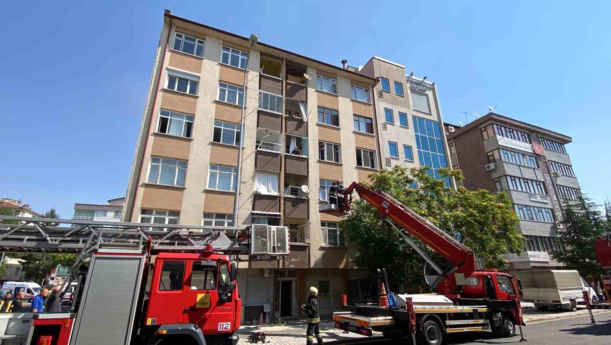 Konya'da 5 Katlı Apartmanda Yangın: 5 Kişi Hastaneye Kaldırıldı