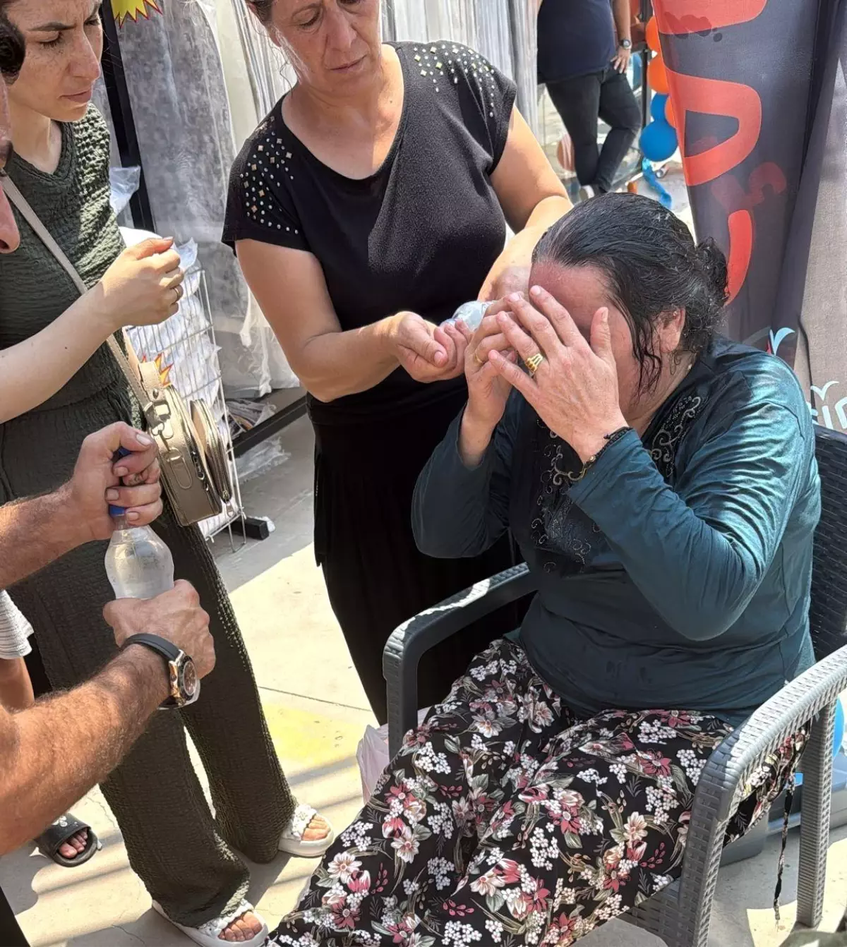 Mersin'de Zücaciye Mağazası Açılışında İzdiham