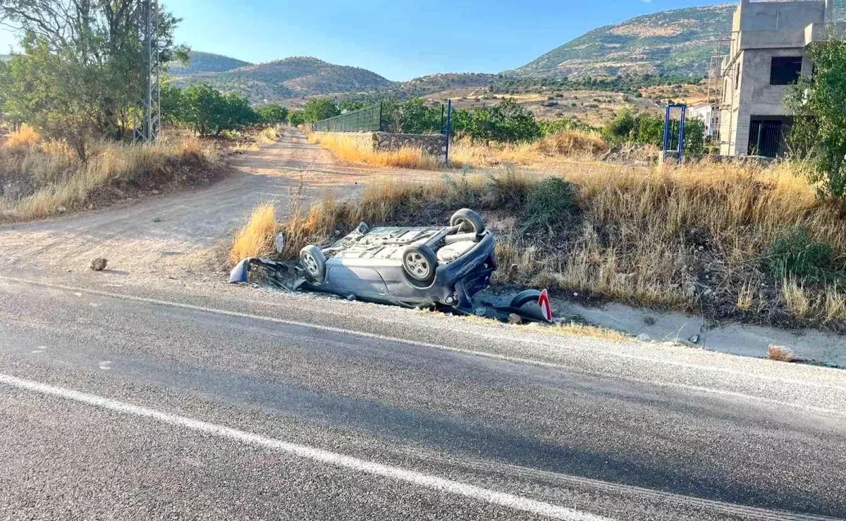 Adıyaman'da Takla Atan Araçta Sürücü Yaralandı