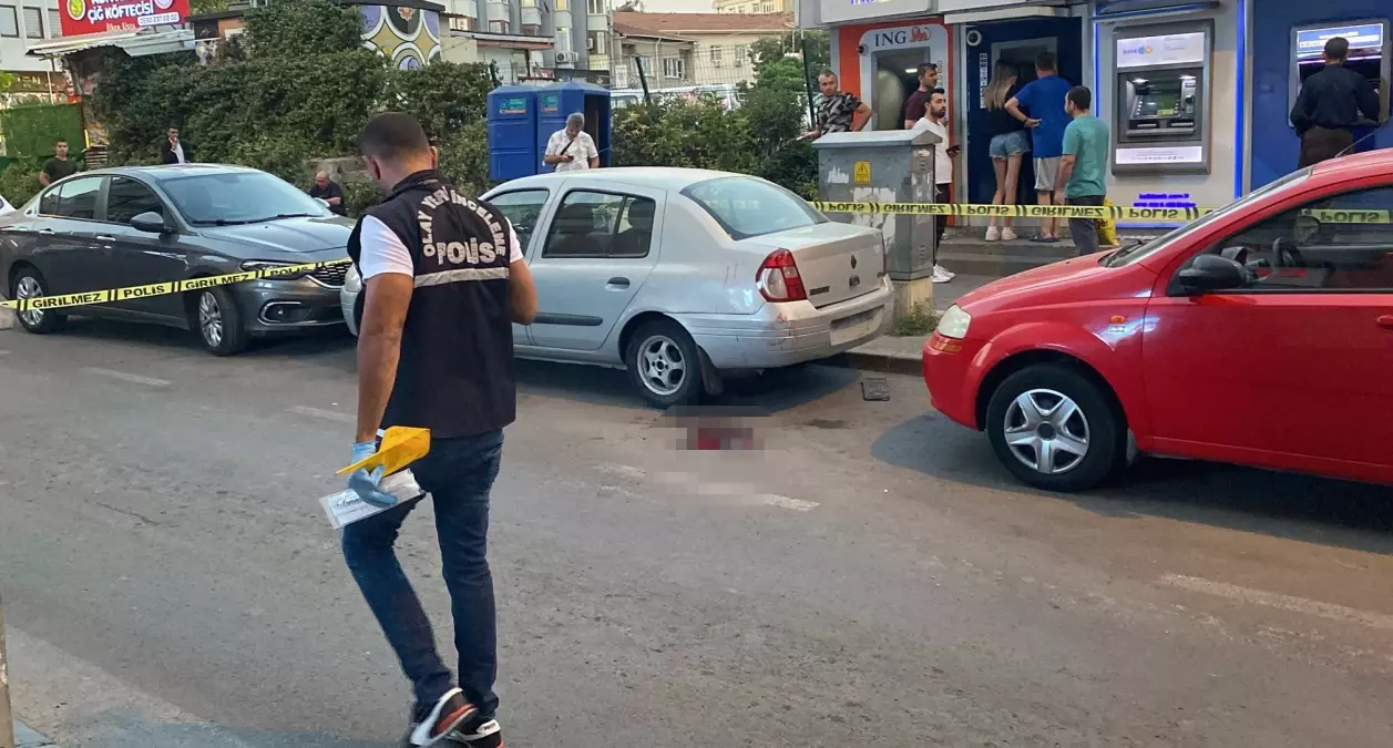 ATM Önünde Satırlı Saldırı: Bir Kişi Ağır Yaralı