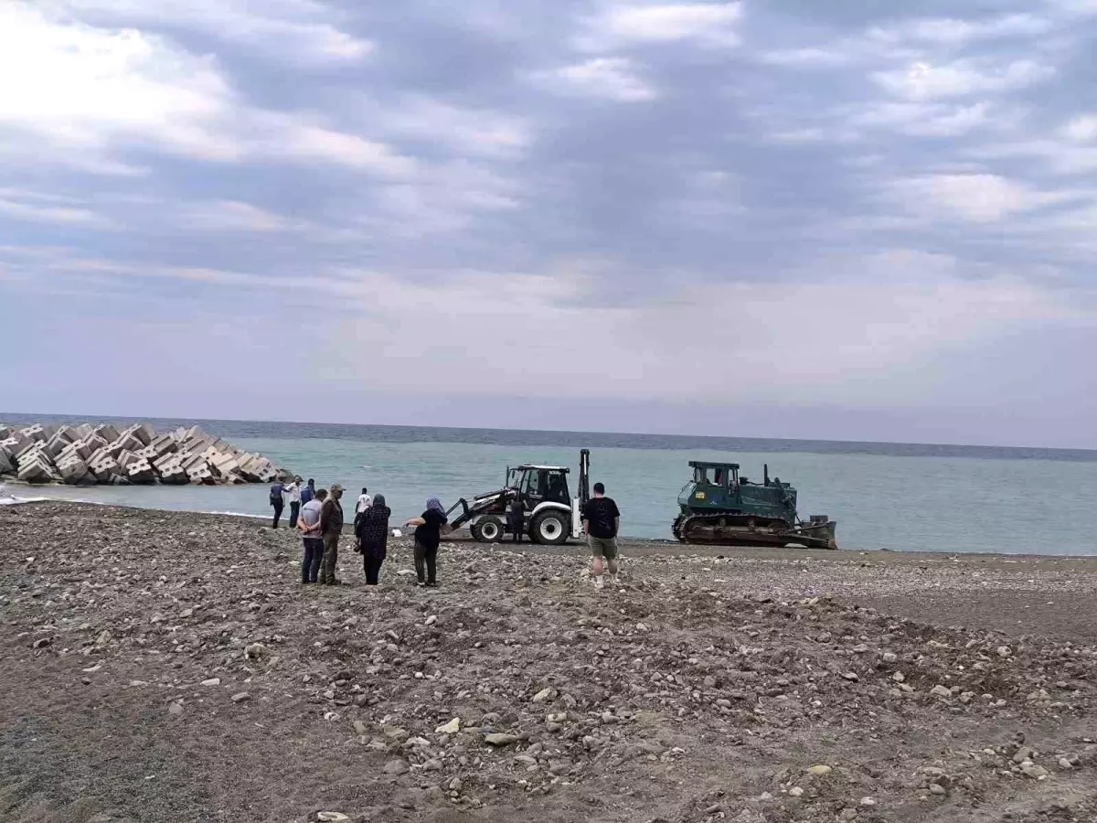 Sahilde güneşlenen kadını ezen iş makinesi operatörü tutuklandı