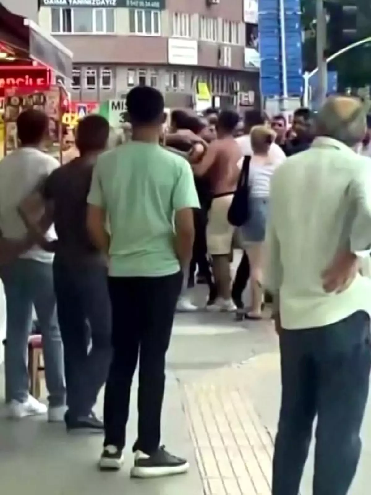 Adapazarı'nda İki Grup Arasında Kavga: 10 Kişi Gözaltına Alındı