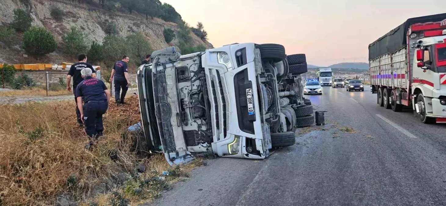 Balıkesir'de Tek Taraflı Tır Kazası: Maddi Hasar Meydana Geldi