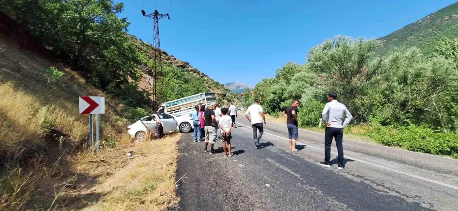 Tunceli'de Trafik Kazası: 3 Yaralı