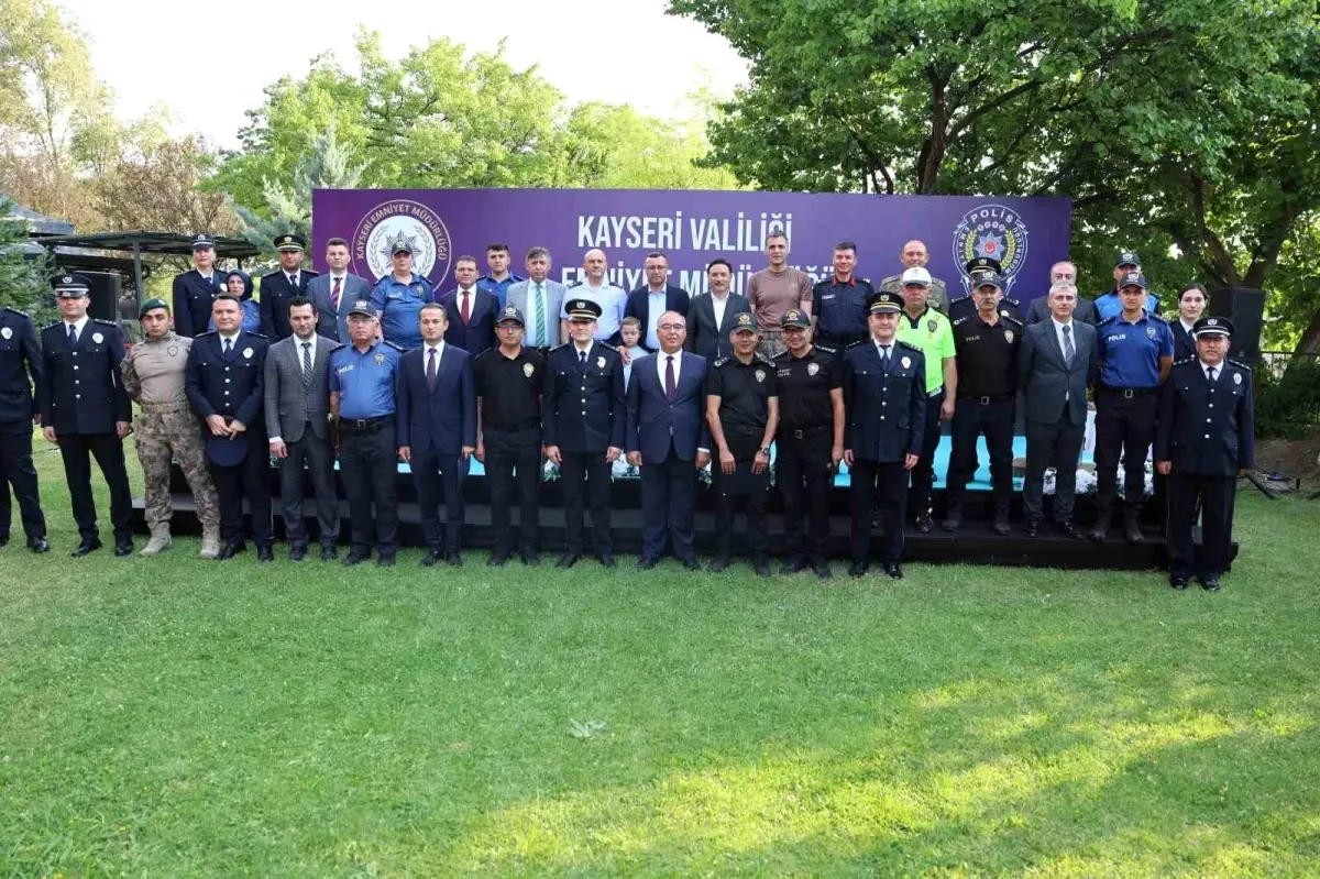Kayseri'de Emniyet Personeline Rütbe Terfi ve Ödül Töreni Düzenlendi