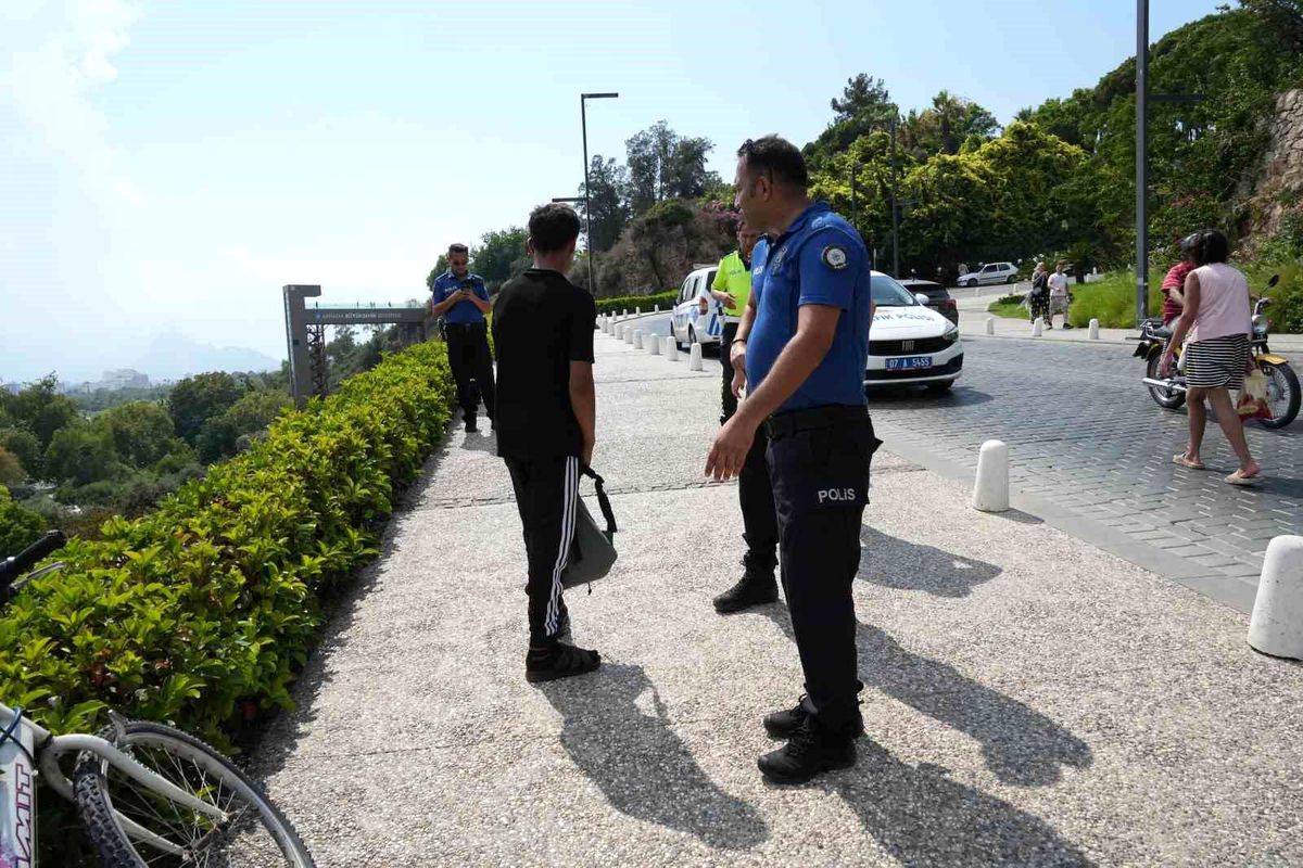 Antalya'da Bisiklet Kazası: 2 Çocuk Hastaneye Sevk Edildi