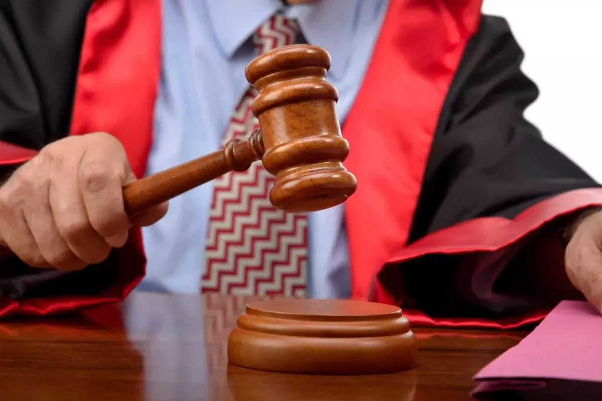 Yargıtay, eşine 'çok yiyorsun' diyen adam ile sürekli misafir çağıran kadını eşit kusurlu buldu