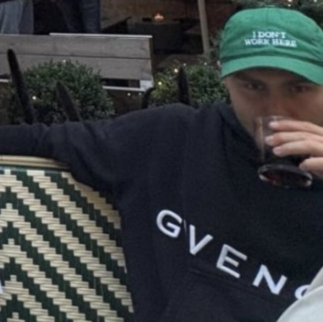 Look at what it says on the hat Nelsson wore when he came to training!