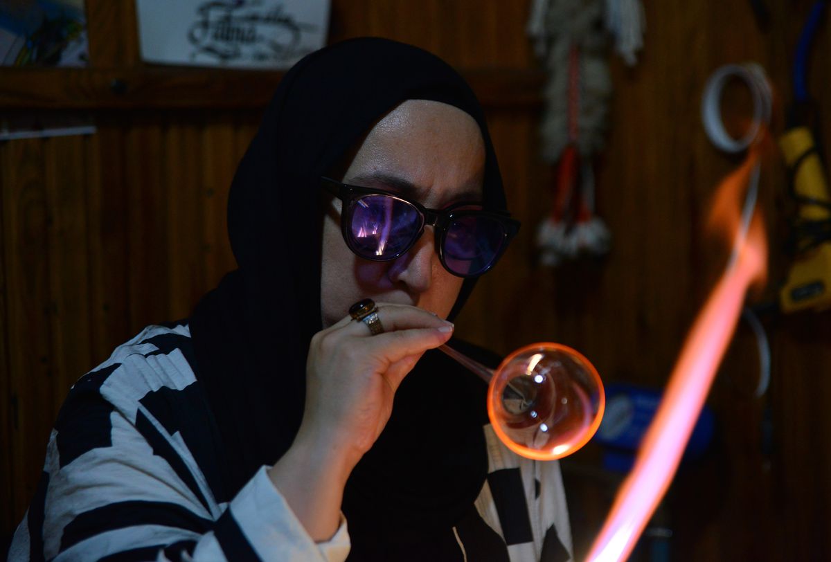 Bursa'da Cam Sanatçısı Fatma Turan: 'Hobimi Mesleğime Dönüştürdüm'