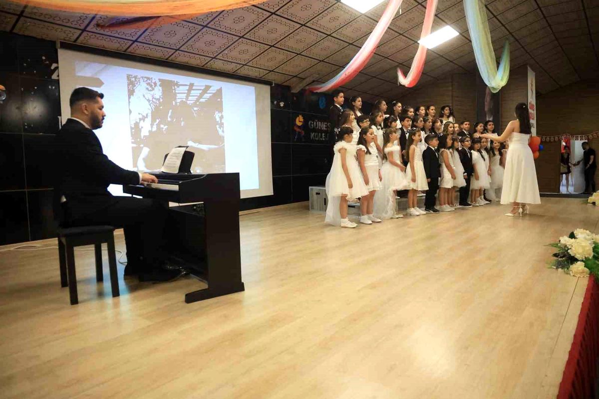 Hatay'da Müzik Öğretmeni, Deprem Psikolojisini Sanatla Aşıyor