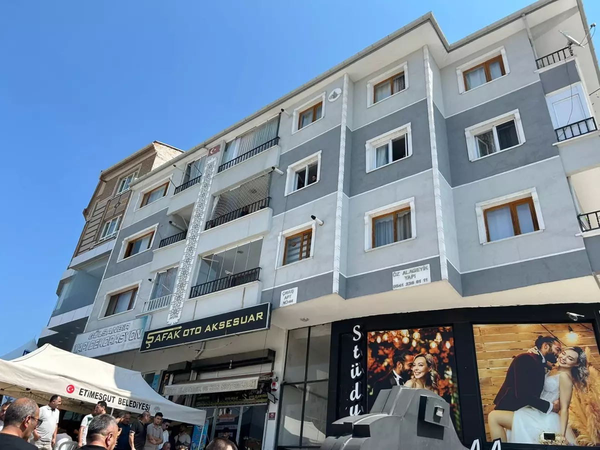 Aidat Tartışması Kanlı Bitti: Apartman Yöneticisi Bıçaklanarak Öldürüldü