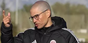 Alex de Souza yeni takımıyla tepetaklak oldu