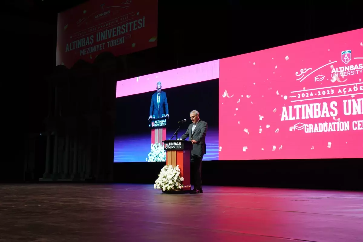 Altınbaş Üniversitesi'nde mezuniyet coşkusu