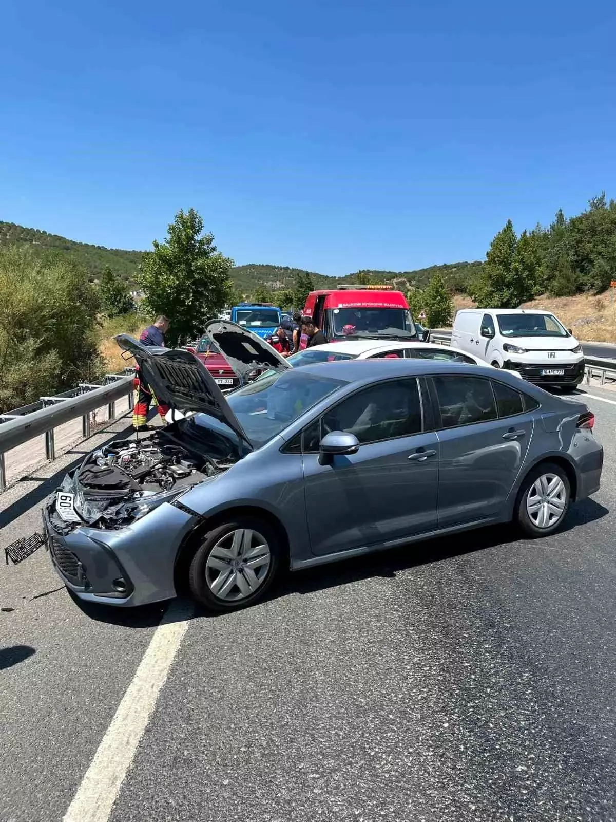 Balıkesir'de Sıcak Hava Nedeniyle Zincirleme Trafik Kazası