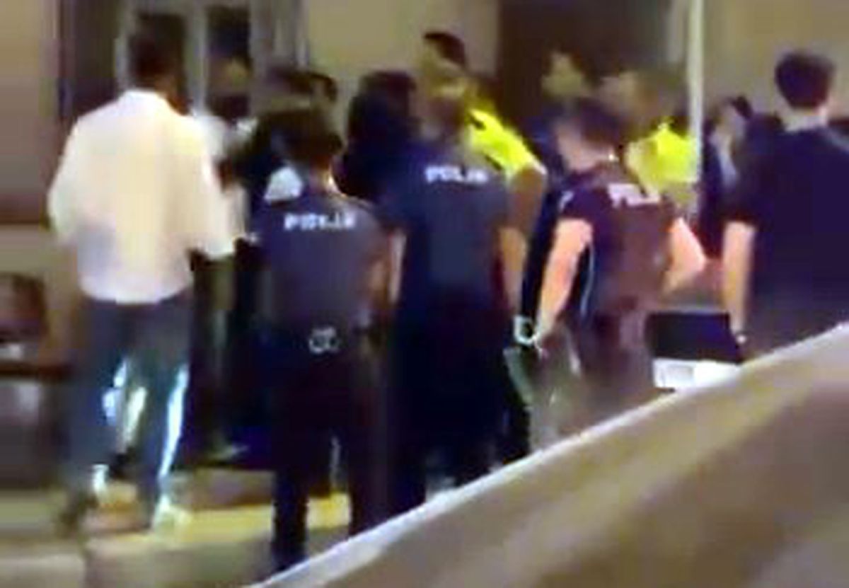 Avcılar'da Bıçaklı Kavga: 2 Yaralı, 2 Polis Gözünden Yaralandı