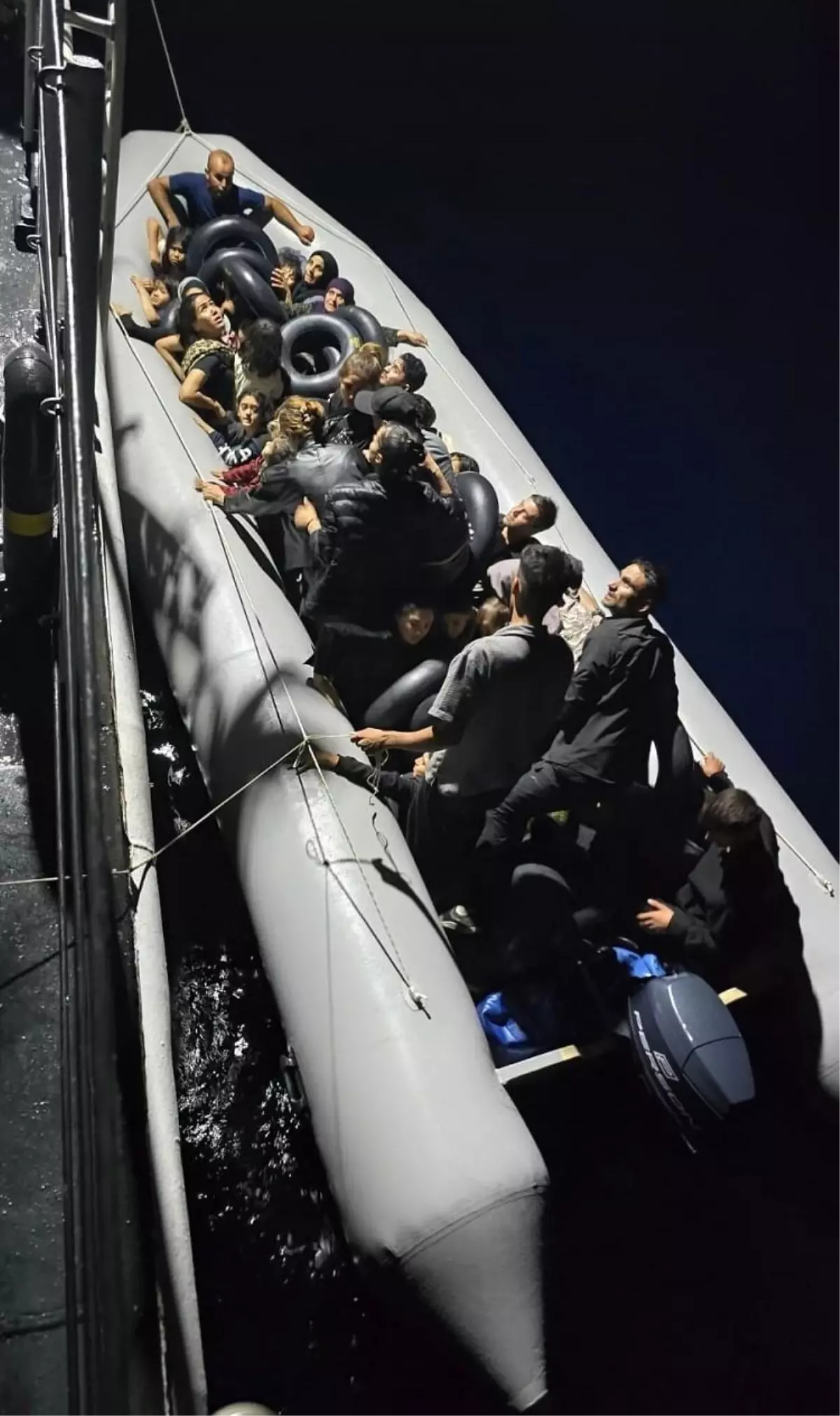 Çanakkale açıklarında 38 kaçak göçmen yakalandı