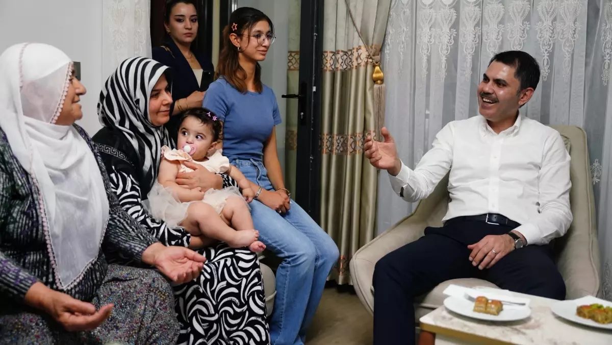 Bakan Kurum, Malatya'da Depremzede Aileyi Ziyaret Etti