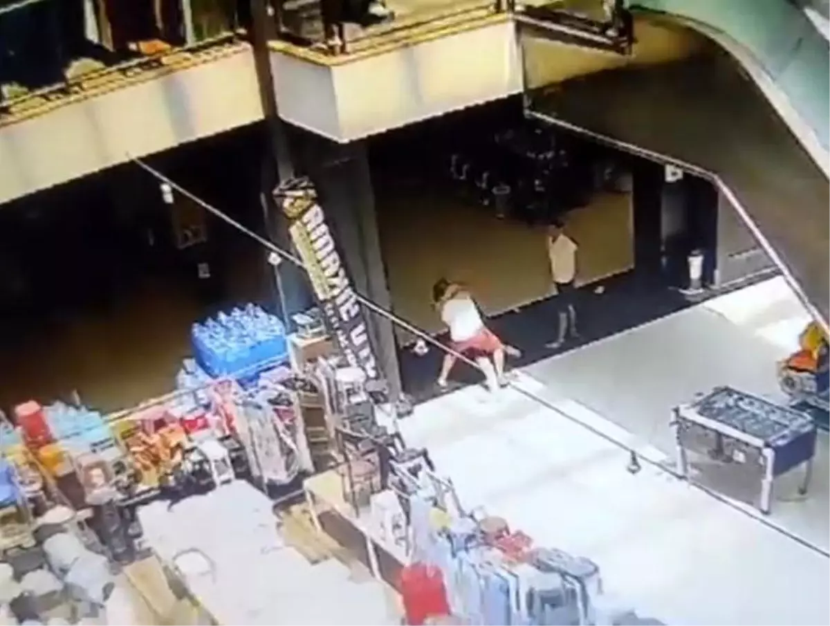 Beylikdüzü'nde AVM'de Esnaf Arasında Kavga