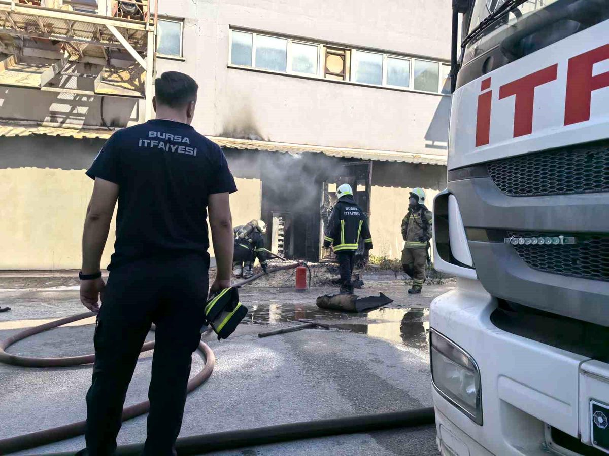 İnegöl'de Mobilya Fabrikasında Yangın Çıktı