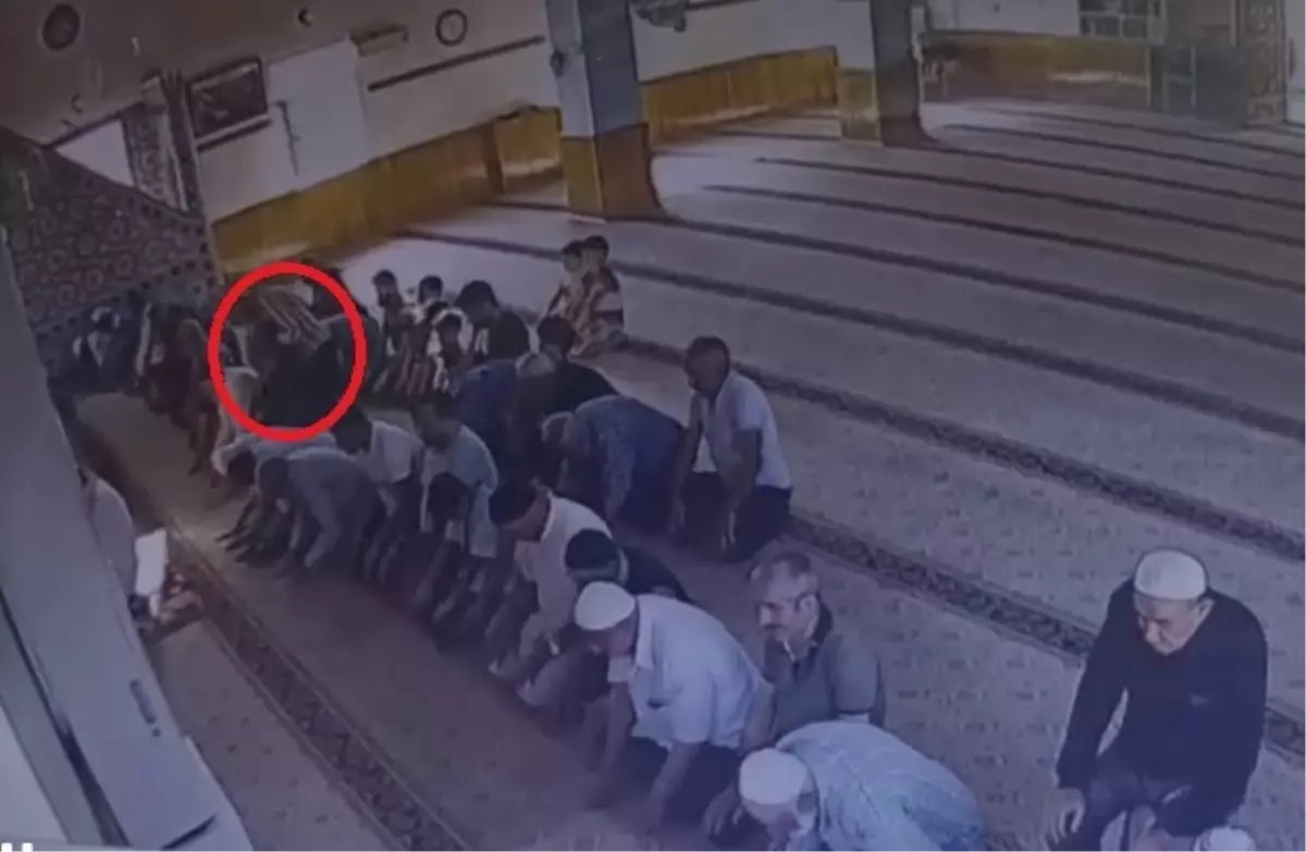 Kayseri'de Cami İçinde Bıçaklı Cinayet