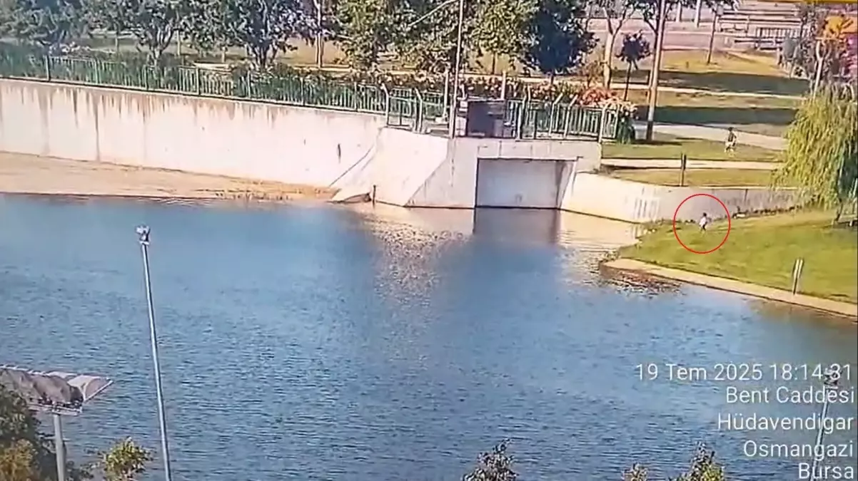 Bursa'da Güvenlik Görevlisi, Suya Düşen Bebeği Kurtardı