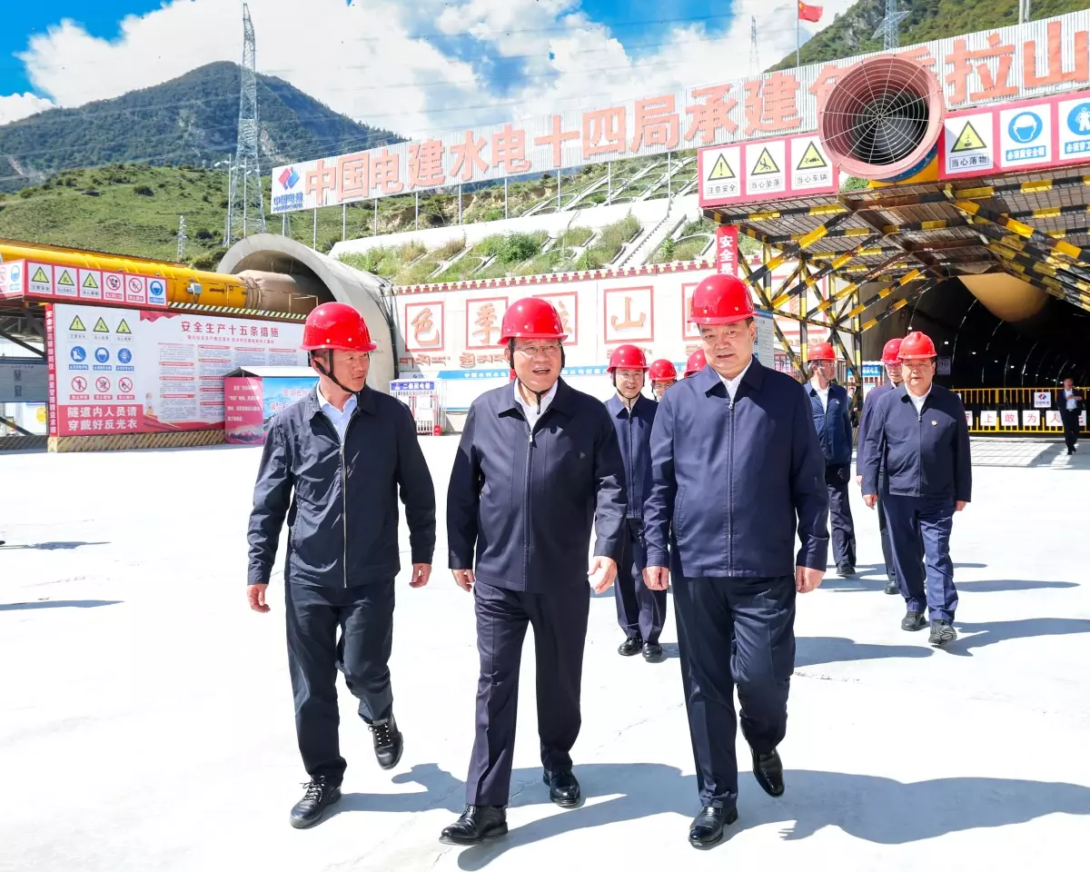 Çin Başbakanı Li Qiang, Tibet'te Ekonomik Kalkınma ve Ekolojik Koruma Üzerine Vurgularda Bulundu