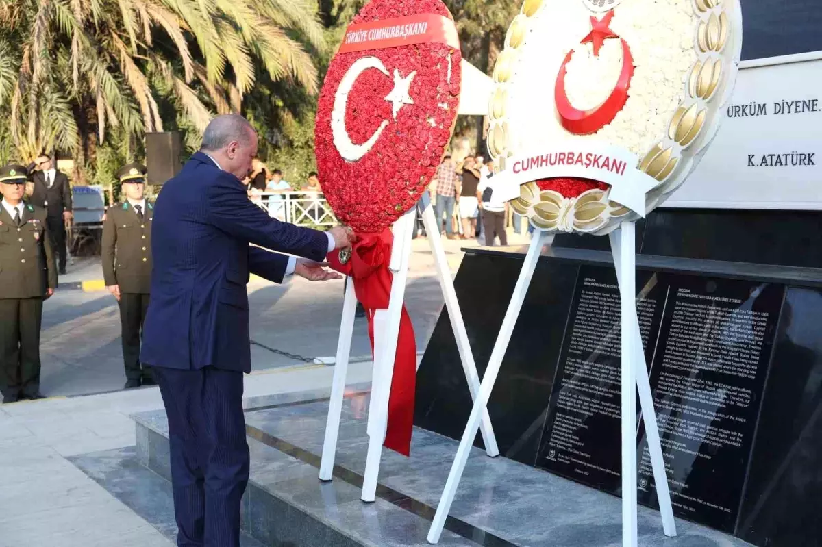 Cumhurbaşkanı Erdoğan, KKTC'de Atatürk Anıtı'na çelenk bıraktı