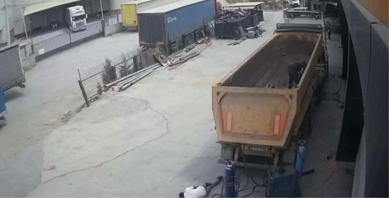Gebze'de Kamyon Tamiri Sırasında Feci Kaza: 1 Ölü