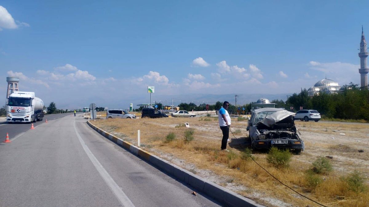 Konya'da Kontrolden Çıkan Kamyonet Takla Attı: 5 Yaralı
