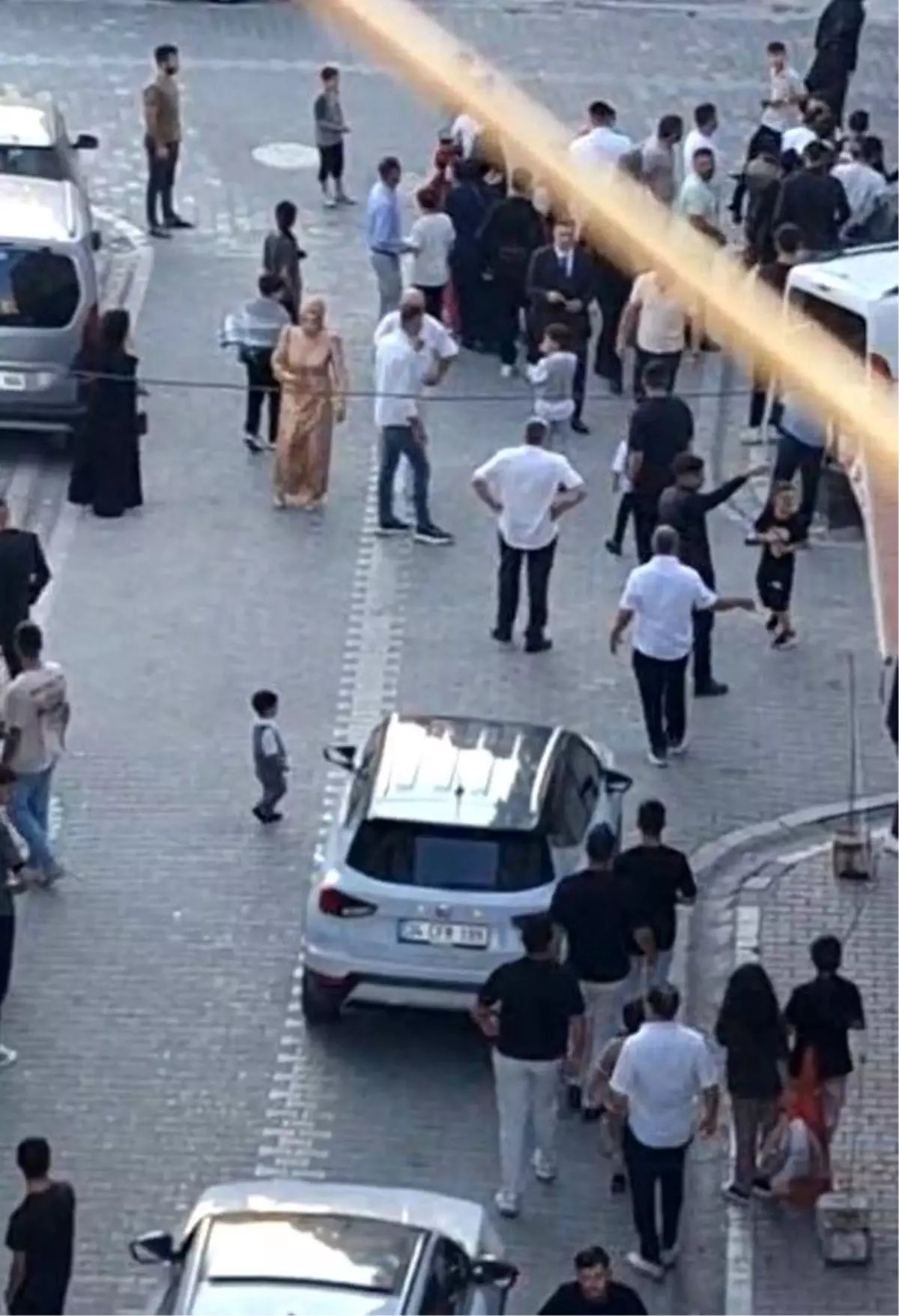 Esenyurt'ta Düğün Salonunda Kargaşa: Kavga Sokağa Taşındı