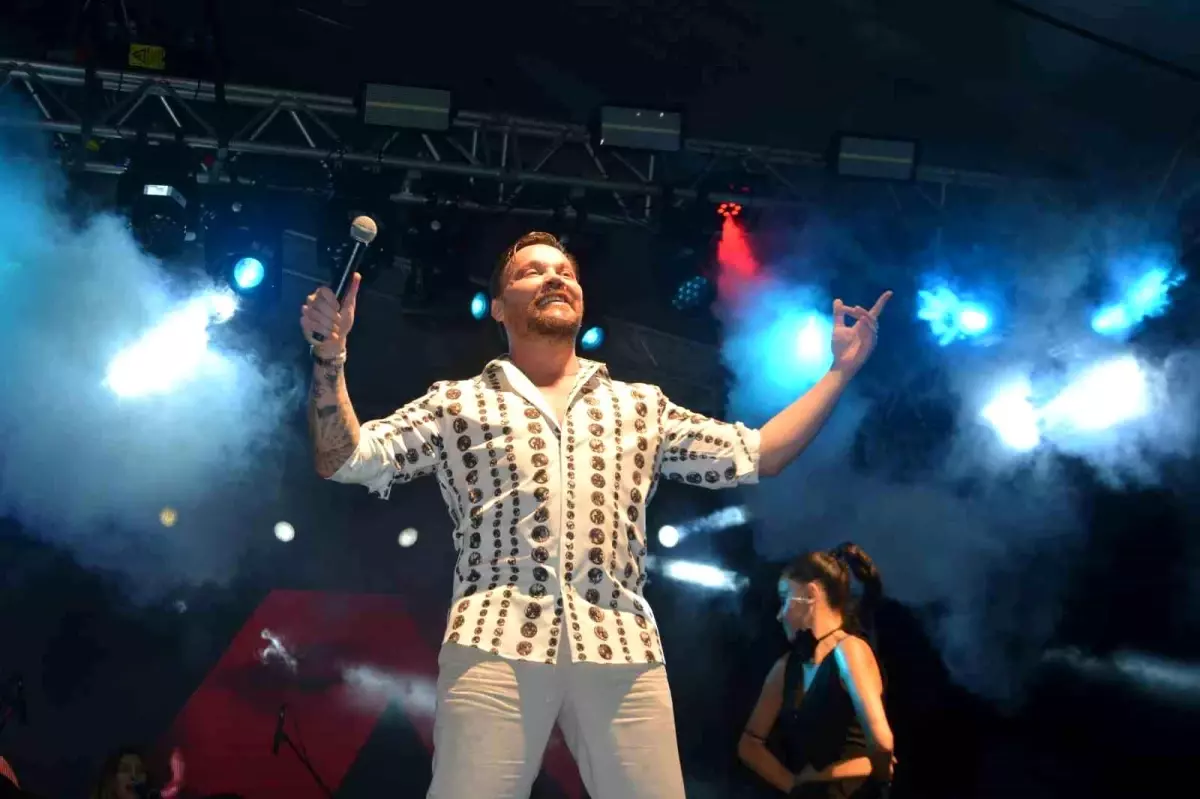 Ünye'de 34. Uluslararası Kültür, Sanat ve Turizm Festivali Sinan Akçıl Konseriyle Final Yaptı