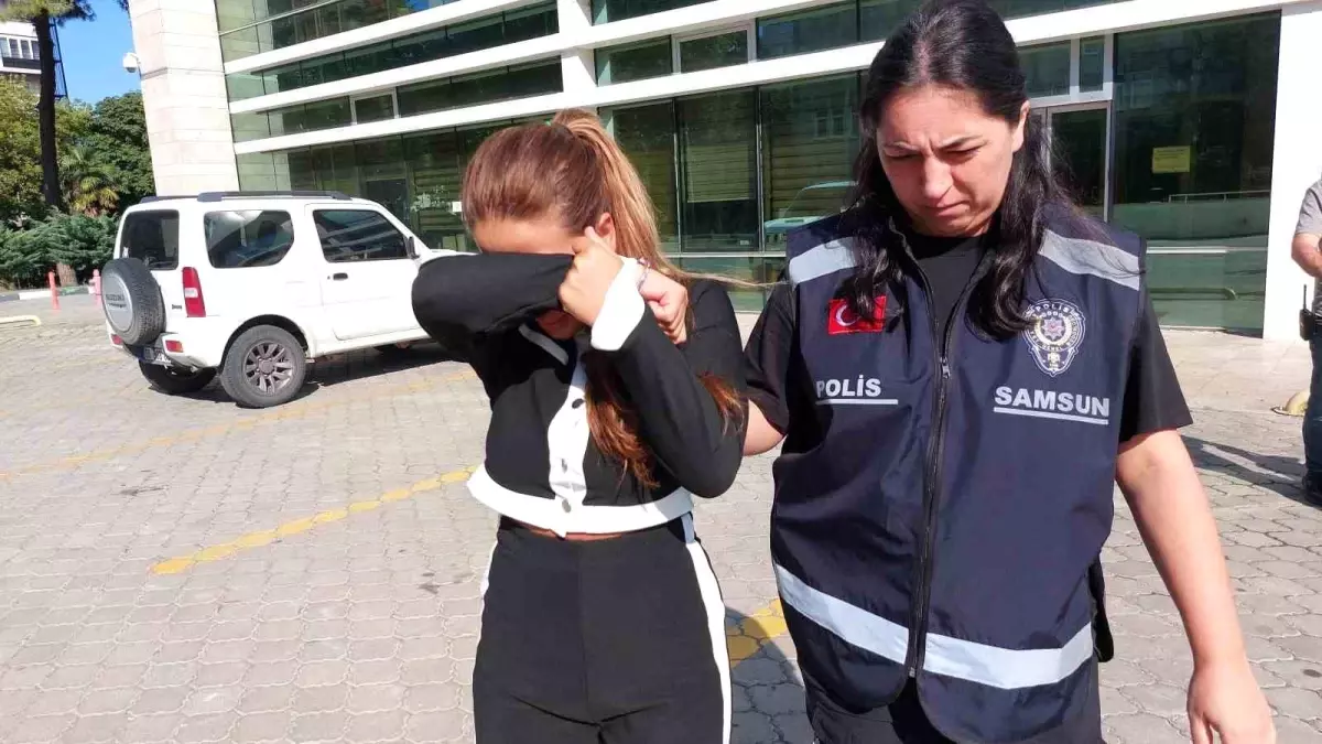 Samsun'da Genç Kadın Yengesini Bıçakladı